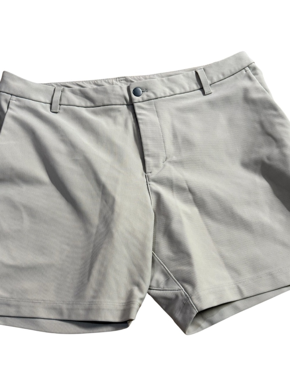 Lulullemon men short size 38 light brown  new